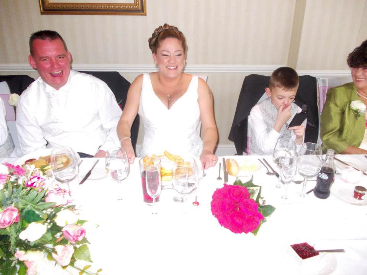 Su problema era tan grave que en su boda todos comieron platillos gourmet, excepto ella, quien llevó su propio alimento.