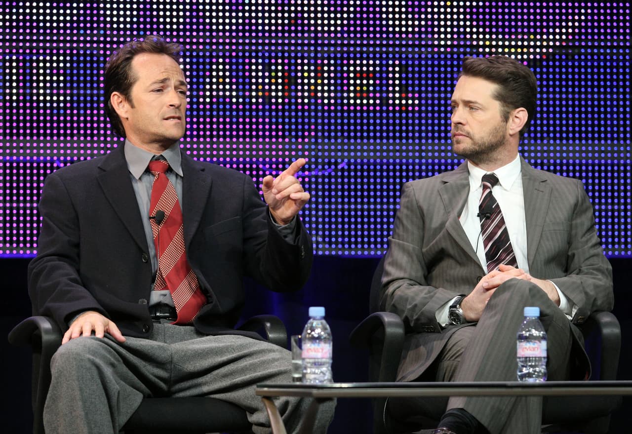 La amistad que tenía Jason con el recién fallecido Luke Perry, traspasó la pantalla chica y la gente esperaba verlos juntos este verano en el remake de la afamada 'Beverly Hills, 90210'.