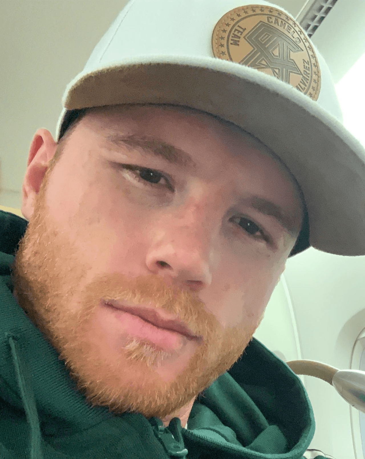 "Como él ('Canelo') dice, no sabe cantar, pero le gusta cantar. Le echa muchas ganas, eso sí, pero 
<b>estuvo chido</b>", dijo sobre aquel día. 
<br>