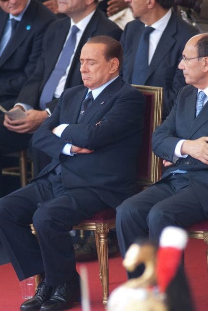 Ambos presenciaban durante el desfile militar para conmemorar la fundación de la República Italiana y el 150 aniversario de la unificación de Italia en la Via dei Fori Imperiali.