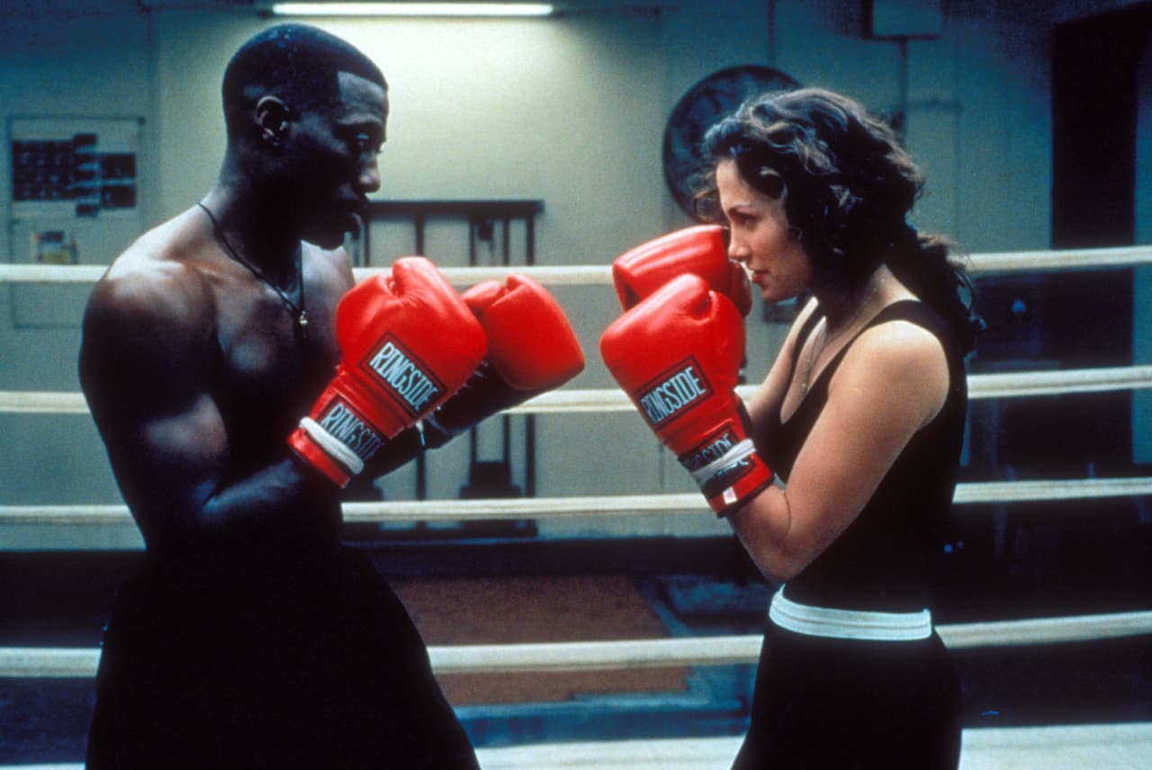 Cuando culminó la relación con David Cruz, a JLo se le vinculó sentimentalmente con el actor Wesley Snipes, quien fue su compañero en la cinta 
<b><a href="https://www.youtube.com/watch?v=I4dV-og37os" target="_blank">'Money train'. </a></b>
<br>