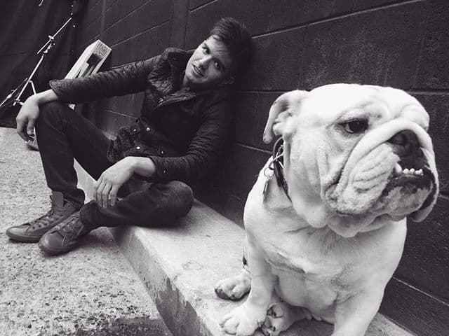 Además, ha incursionado en la actuación con la teleserie "El Vato" que está inspirada en su historia de vida.