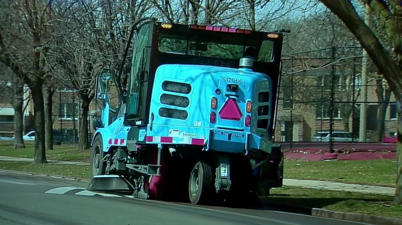 Chicago arranca limpieza de calles este 1 de abril: conductores enfrentarán multas