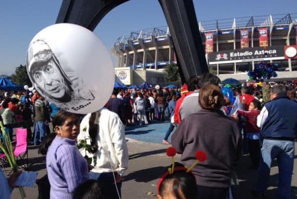 Miles de seguidores de Roberto Gómez Bolaños le hicieron honores al fallecido comediante disfrazándose. Fotos: Twitter