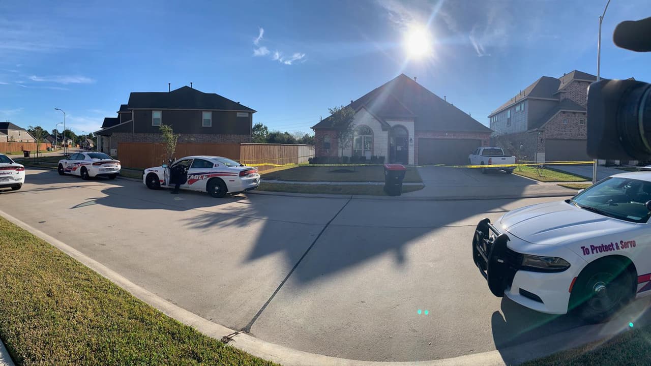 Los hechos se registraron en una casa ubicada en la 18900 Peralta Springs Ln, al
<a href="https://www.univision.com/local/houston-kxln/coronavirus-sarah-beam-pruebas-deteccion-maestra-cfisd-sospechosa-houston-texas">noroeste de Houston</a>.