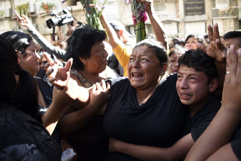 El presidente de Guatemala, Jimmy Morales, que ha recibido duras críticas por el caso, admitió en una entrevista el viernes que las menores estaban encerradas bajo llave.