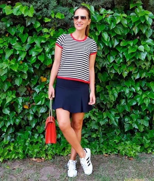 La bella actriz española que llega a la pantalla de UniMás para interpretar a ‘Ana Ribera’ en la serie Velvet, es toda una fashionista. Mira nada más como nos muestra su colección privada cada día en Instagram.