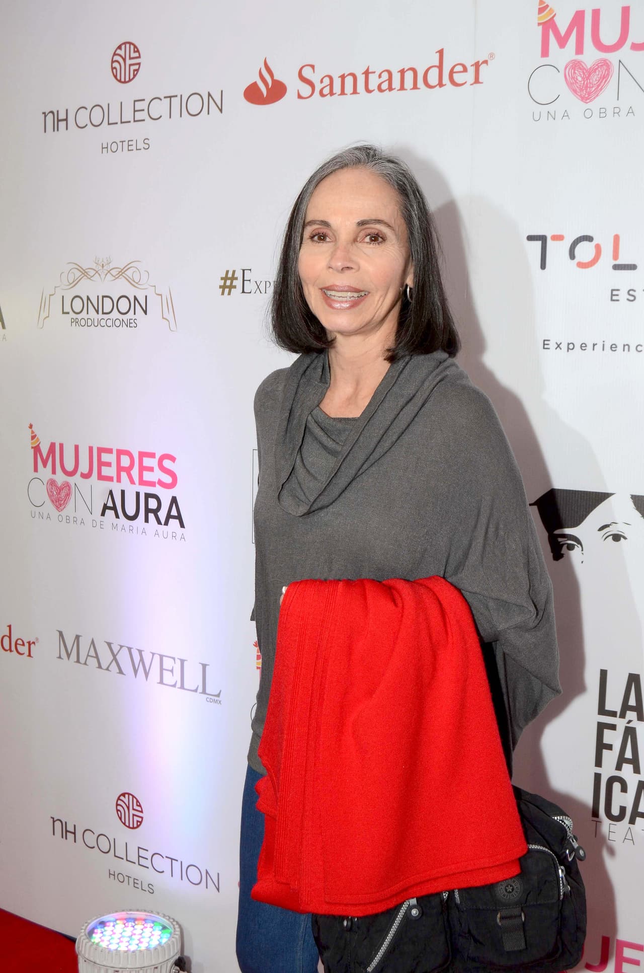 <b>Macaria</b> sorprendió en esta serie de televisión al mostrar su lado cómico, pues en diversas telenovelas nos mostró su lado más perverso.