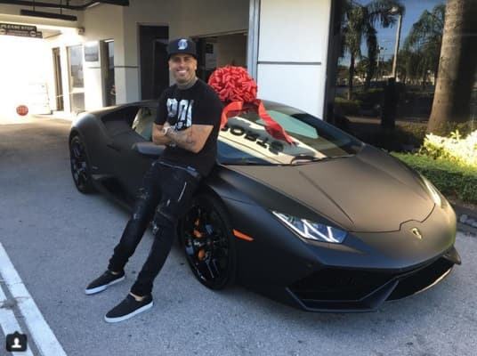 Sí, este Lamborghini fue el gran regalo de Navidad y Año nuevo que el reggaetonero se dio y lo presumió en grande.
