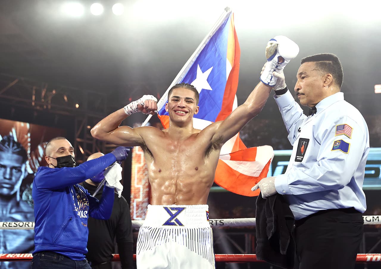 Xavier Zayas venció en el sexto asalto, por decisión unánime, a James Martin en combate de peso welter.