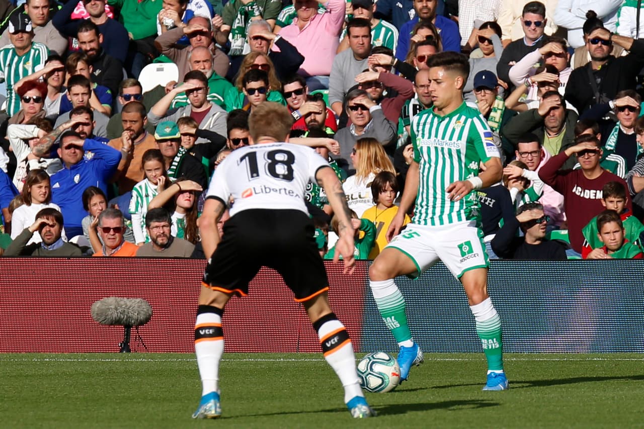 Gomez (32’) abrió el marcador para Valencia y Joaquín Sánchez (37’) emparejó los cartones.