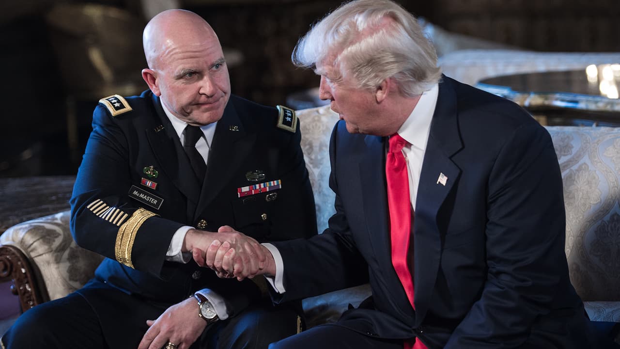 Vinculan a asesor de seguridad de Trump con violaciones de Derechos Humanos