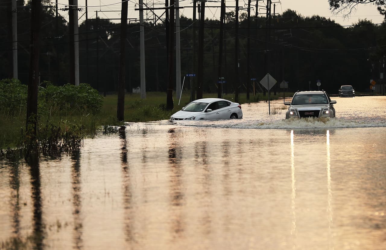 El temor por "catastróficas inundaciones" hace que Florence sea llamado el 'Harvey de la Costa Este'