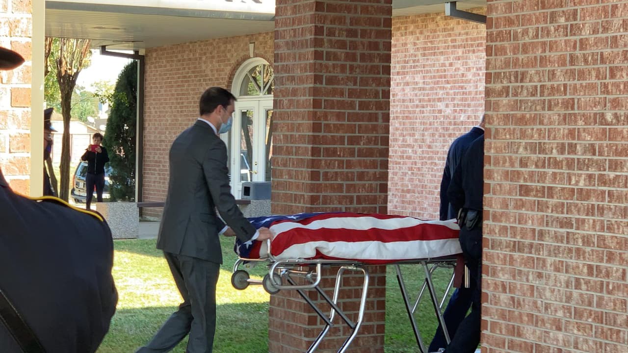La procesión se llevó a cabo la mañana de este jueves en el 1861 Old Spanish Trail y terminó en la funeraria en el 12440 Beamer Road.