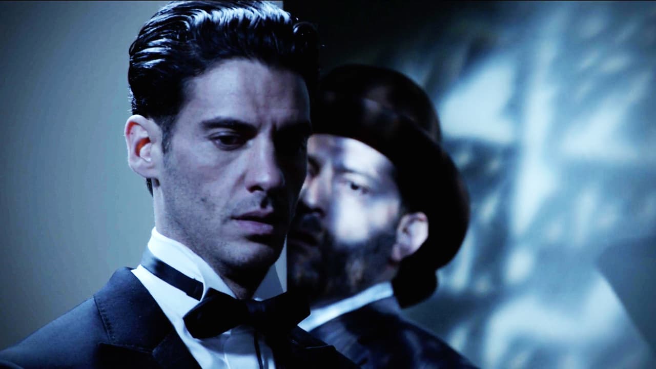 Estás muy cerca del asesino del Gran Hotel, Julio. ¡Cuídate! Por poco te hieren de muerte.