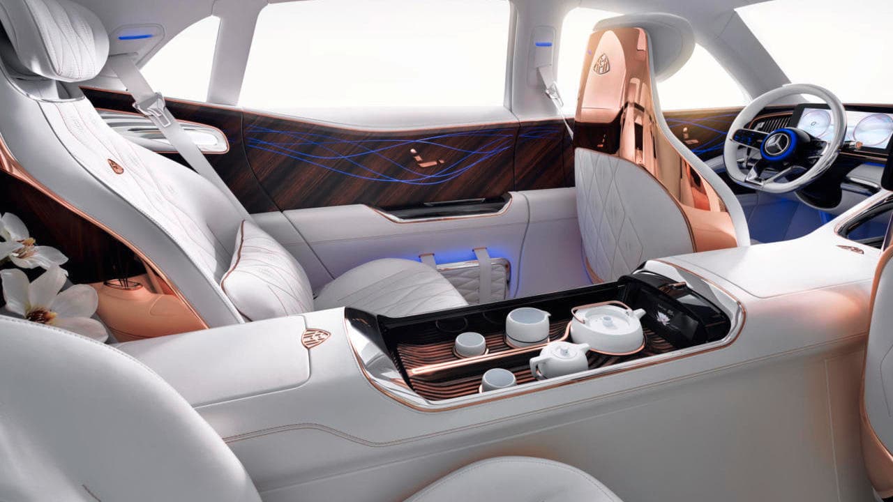 Como en la gran mayoría de los modelos Maybach, la cabina del concepto Vision Mercedes-Maybach Ultimate Luxury SUV pone un gran enfasis en la comodidad y el lujo de los
<b>pasajeros traseros</b>.