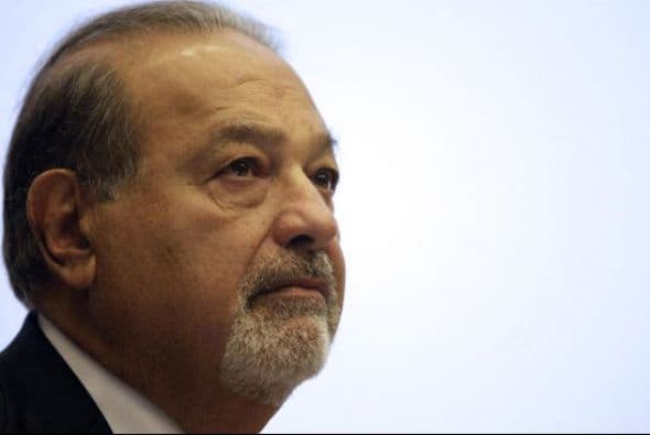 La revista Forbes, en su edición México, dio a conocer el listado con los personajes más ricos de ese país, elaborada con base en las empresas que cotizan sus acciones en diversas bolsas de valores. Te mostramos, en orden descendente, a los más ricos de México.