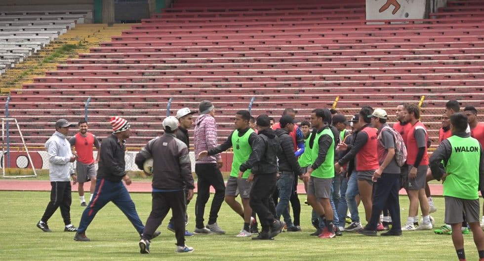Supuestos aficionados rivales amenazan a jugadores en Perú