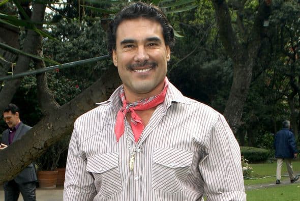 Este galán ha participado en exitosas telenovelas como 'Dulce desafío' (1988), 'Destilando amor' (2007), 'Amores verdaderos' (2012) y 'Amores con trampa'. Definitivamente tomó una gran decisión al dejar el deporte para convertirse en actor.