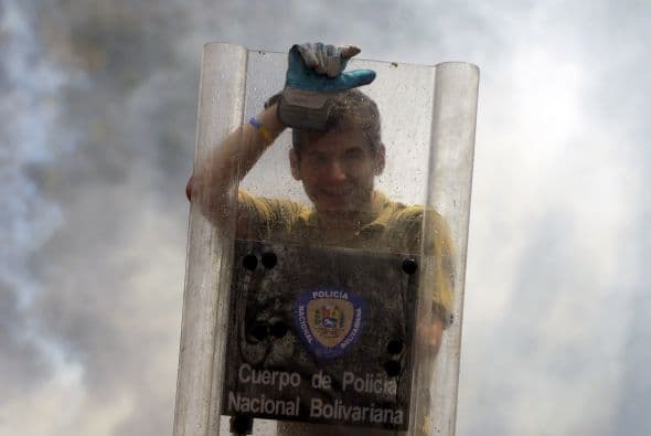 La resolución final -leída por el canciller chileno, Heraldo Muñoz- expresa la preocupación de los doce países miembros "ante cualquier amenaza a la independencia y soberanía de la República Bolivariana de Venezuela".