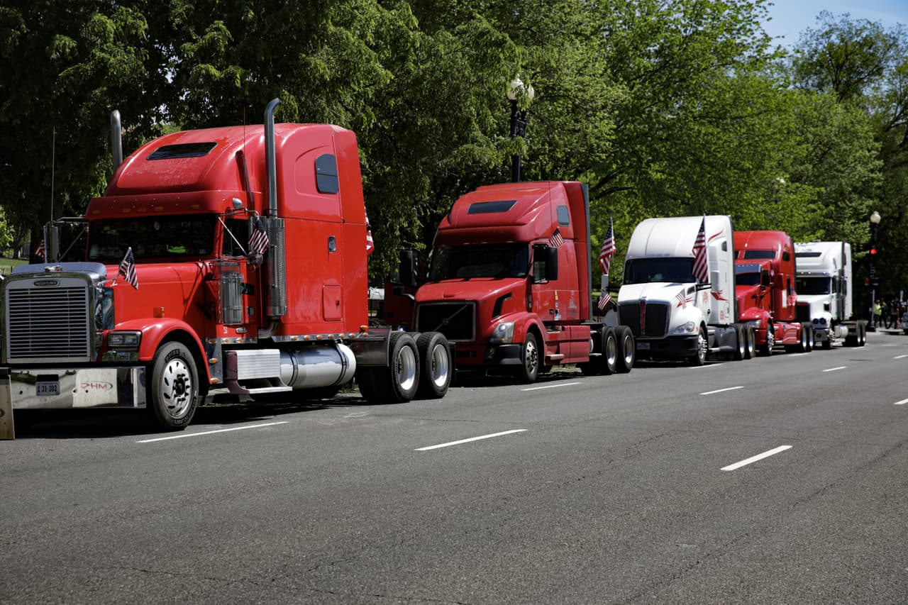 Empresa de Texas ofrece a conductores $14 mil por semana. Te explicamos cómo aplicar al trabajo