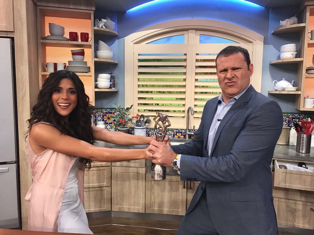 Alan quería quedarse con una de las estatuillas, pero ella las defendió con uñas y dientes.