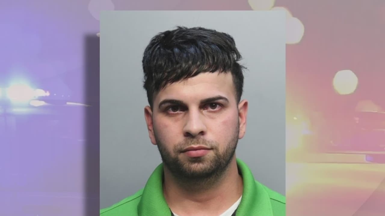 Arrestan a un hombre acusado de fotografiar a empleado de un Walmart dentro de un baño en Miami-Dade