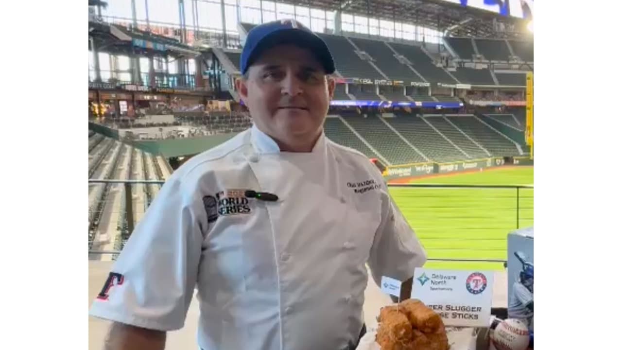 Él es el chef Cris Vázquez de Texas Rangers y cuenta que es la tercera Serie Mundial con el equipo donde él comparte sus platillos.