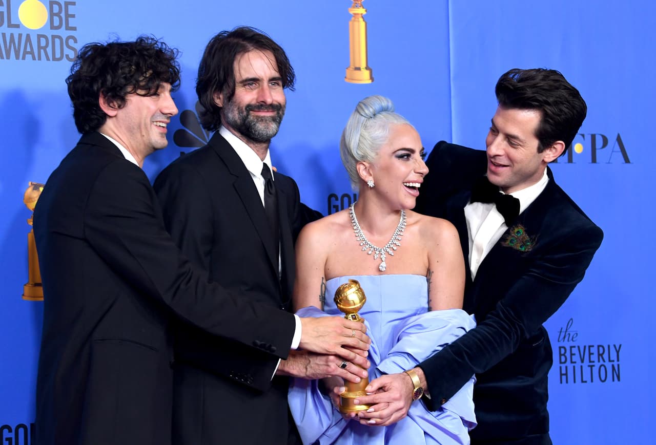 Con ese vestido, Lady Gaga recibió el premio a la Mejor canción original para una película por 
<b><a href="https://www.youtube.com/watch?v=JPJjwHAIny4" target="_blank">'Shallow'</a></b>, la cual formó parte de la banda sonora de la cinta 
<b><a href="https://www.youtube.com/watch?v=nSbzyEJ8X9E" target="_blank">'A star is born'</a></b>. 
<br>