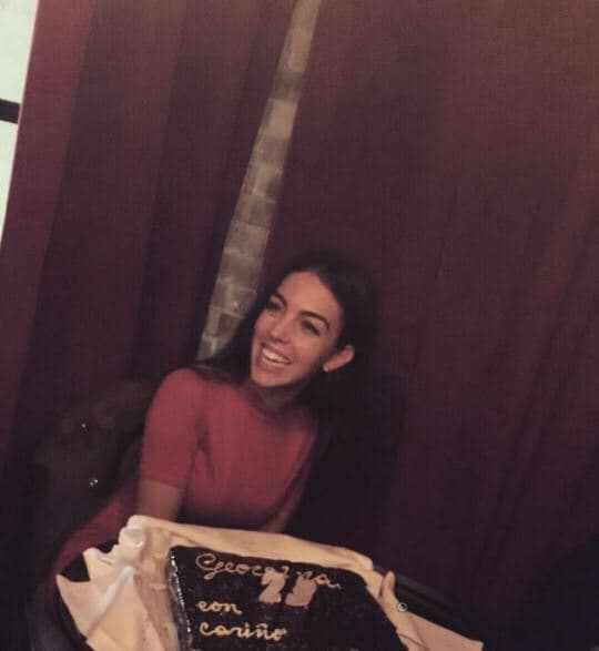 En 2017, cuando la modelo e 'influencer' tenía 23 años, inició su relación amorosa con el atleta después de conocerse en la tienda Gucci de Madrid, España, donde ella trabajaba.