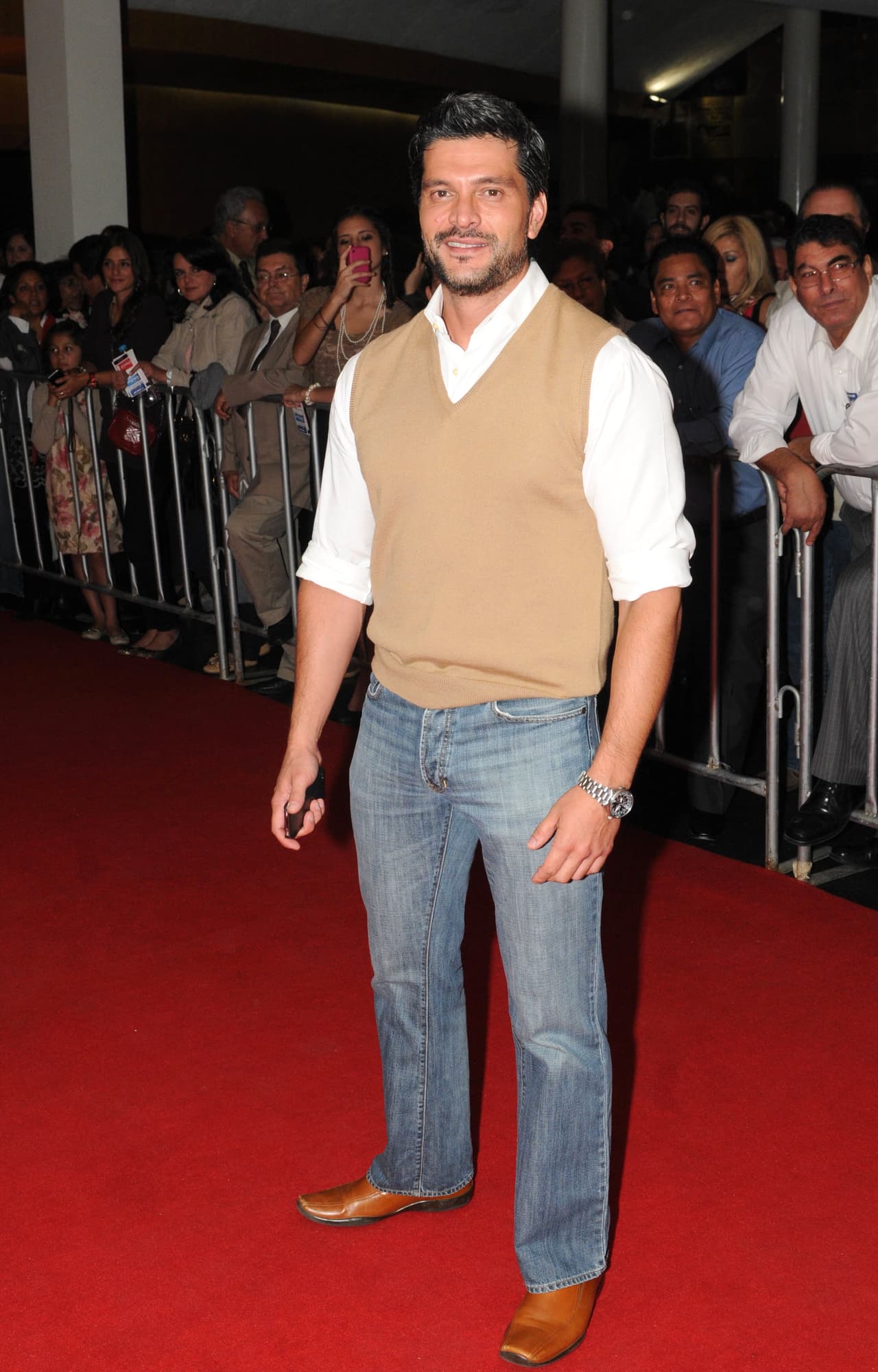 Por lo que también fue amante del personaje interpretado por 
<b>Marcelo Córdoba</b>, un hombre casado, pero con una doble vida. Gracias a este intenso papel 
<b><a href="http://www.univision.com/temas/julian-gil">Julián</a></b> se llevó a casa el 'Premio People en Español' en la categoría 'Actor revelación'.