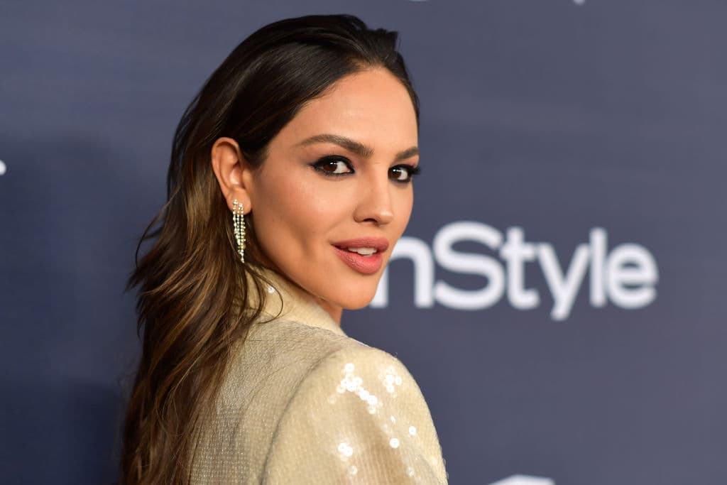 Se filtraron imágenes del set, en ellas aparece Eiza González.