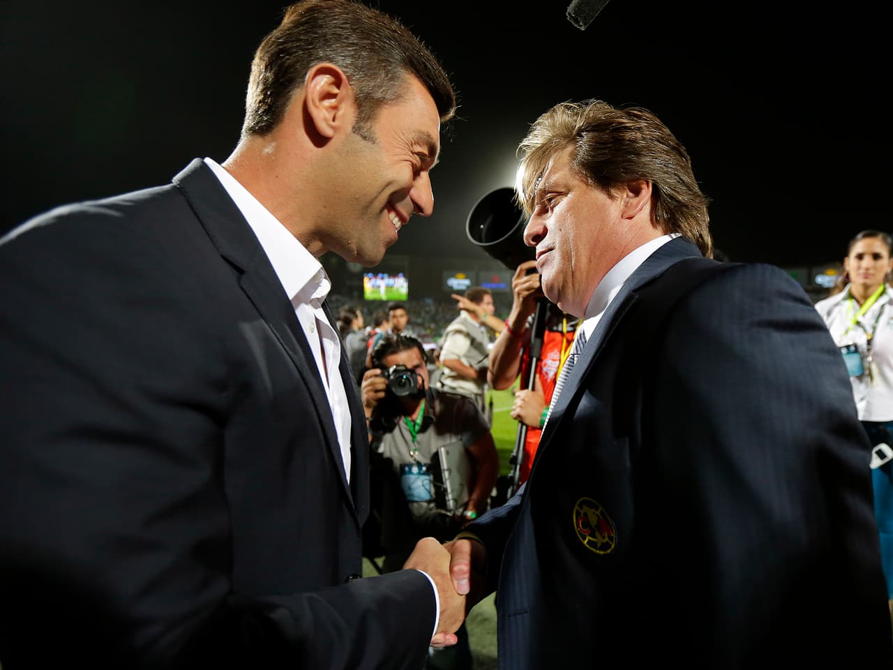 El portugués Caixinha volvió a protagonizar otro altercado en la jornada 10 del Apertura de 2013 en el triunfo 2-1 de Santos contra América, cuando el central Santiago Baños enfrentó al entrenador, discusión a lo que se unió el técnico Miguel Herrera. Al final, Baños y Caixinha fueron expulsados.