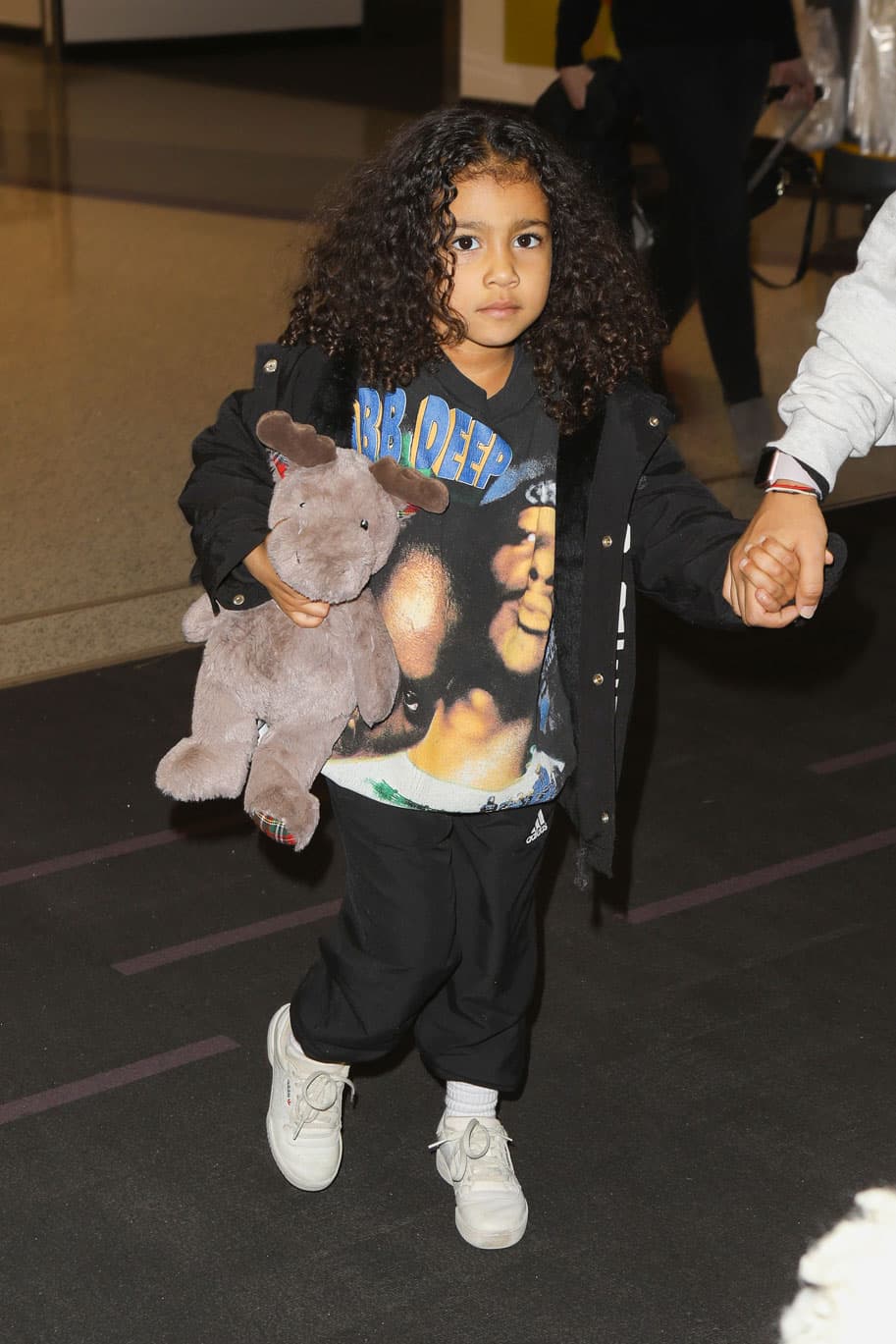 <b>North West,</b> la pequeña hija de 
<b>Kim Kardashian</b> y del rapero 
<b>Kanye West</b>, es una copia del estilo de sus padres.