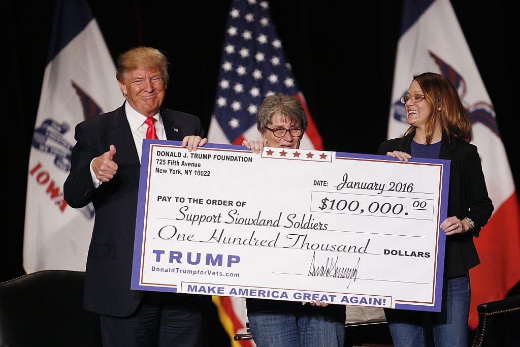 La campaña de Trump no consigue eliminar las dudas sobre el falso altruismo de su fundación