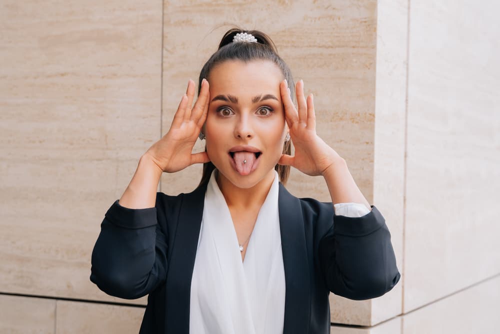 Hay un cambio de ambiente, te proyectas hacia algo que no habías soñado antes. Cuando llegue el tránsito retrógrado de Mercurio, cuida tu lengua. No digas lo primero que se te ocurre. Si haces todo esto tendrás un mes estupendo.
<br>