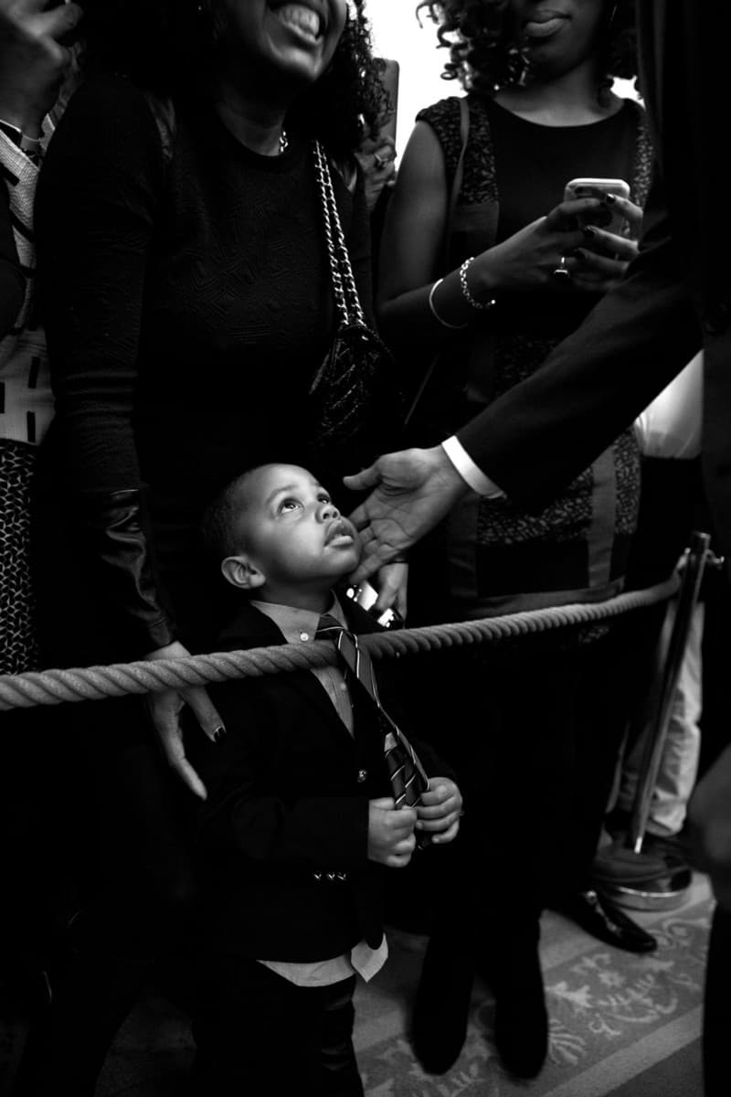 <b>18 de febrero.</b> Durante esa recepción el pequeño Clark Reynolds llamó la atención de Pete Souza y luego, cuando el presidente empezó a saludar a los miembros de la audiencia, se agachó para capturar el momento en que Obama le toca la cara. Después investigó su nombre y le mandó una copia firmada por Barack Obama.