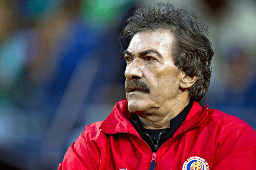 También fue director técnico durante un breve periodo de tiempo con la selección de Costa Rica.