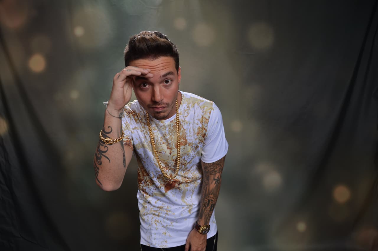 "Somos el resultado del pasado. Yo soy el pasado, sería muy desagradecido con las bendiciones que vivo. Y si las vivo es por los errores del pasado también", asegura.