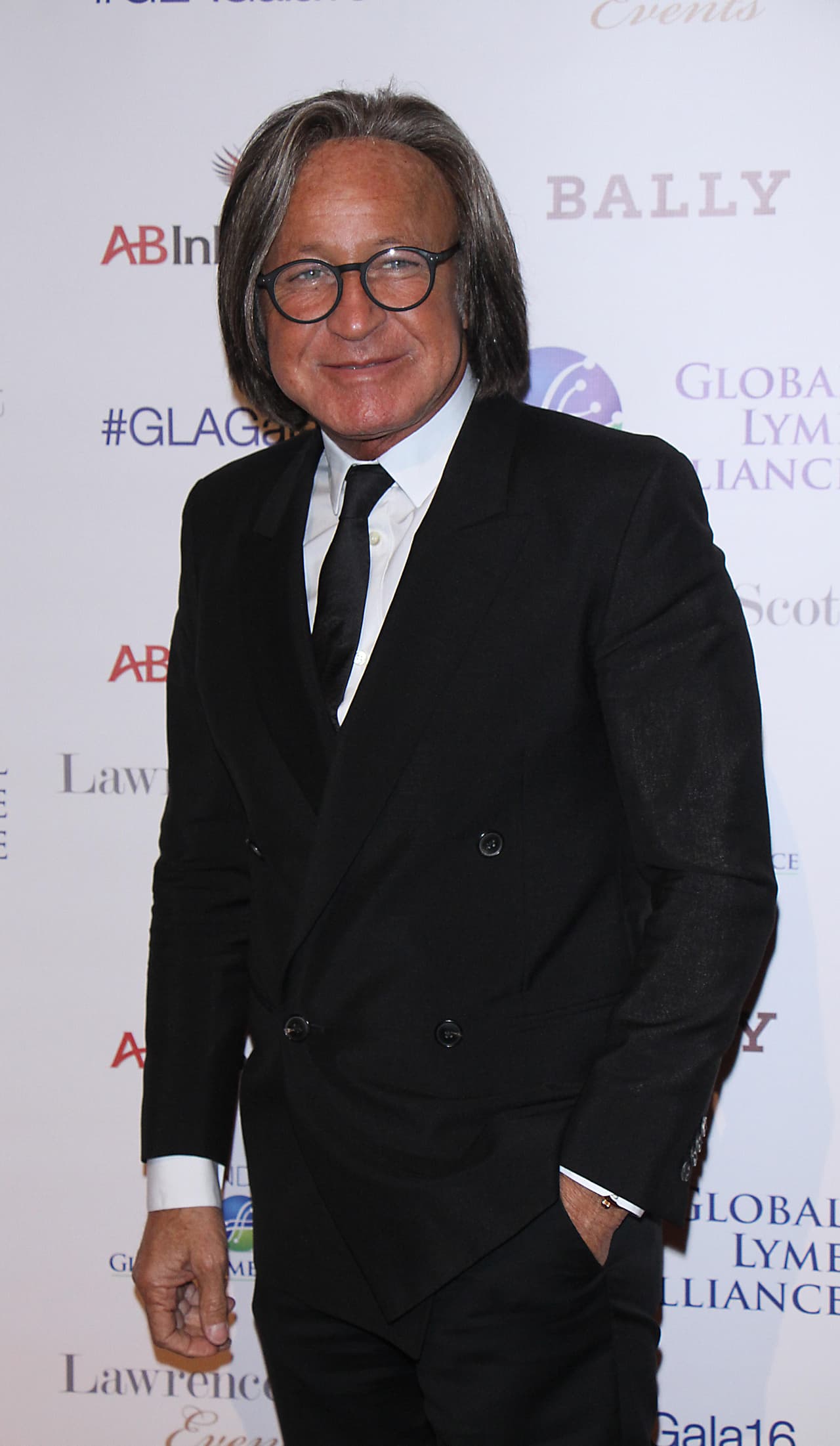 Además, tiene otra de más de 200 mil dólares con una compañía de materiales de construcción.