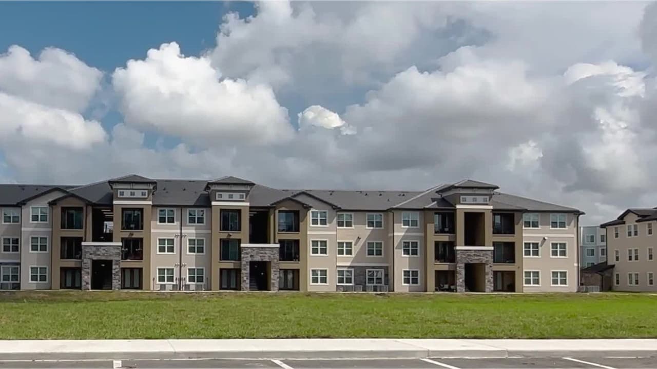 Kissimmee celebra la apertura de Cameron Reserve Dos: Más de 80 familias ahora tienen hogar