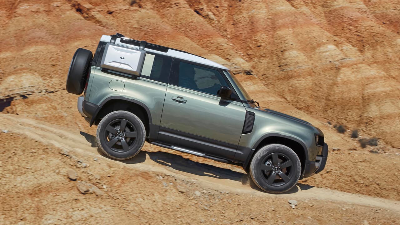 La suspensión se ajusta electrónicamente para elevar la distancia con el piso desde 8.5 pulgadas hasta 11.5.