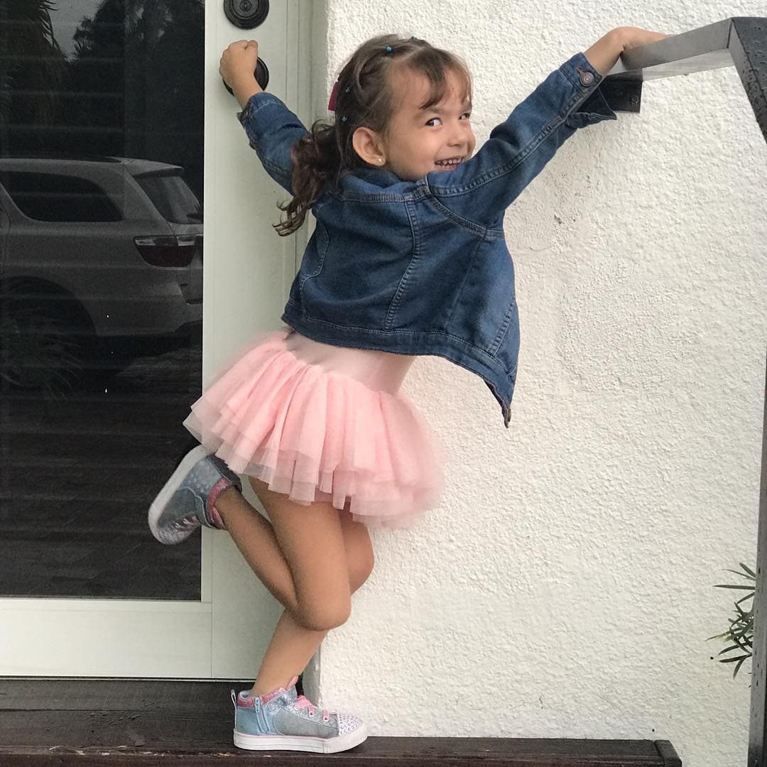Ahora, la hija menor de Alan y Cristy Bernal ha crecido y está descubriendo sus gustos, otra de las disciplinas que le ha encantado es el ballet.