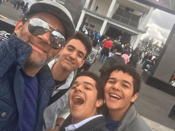 El actor, que el pasado 9 de julio celebró 50 años de edad, también ha publicado imágenes de sus retoños José Eduardo y Roberto Miguel junto a Sebastián, hijo de Mayrín y Jorge Poza.