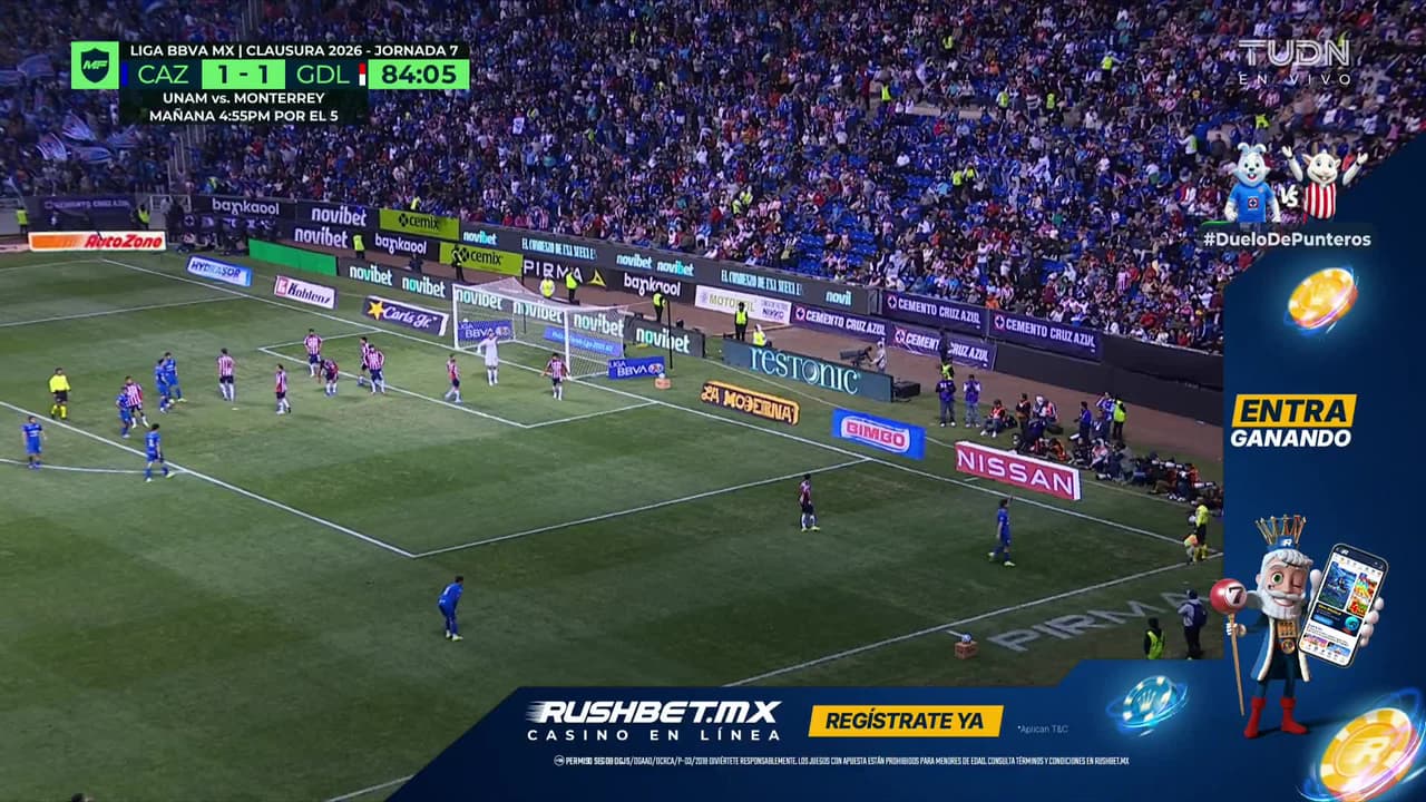 ¡GOL!  anota para Cruz Azul. Carlos Rodríguez
