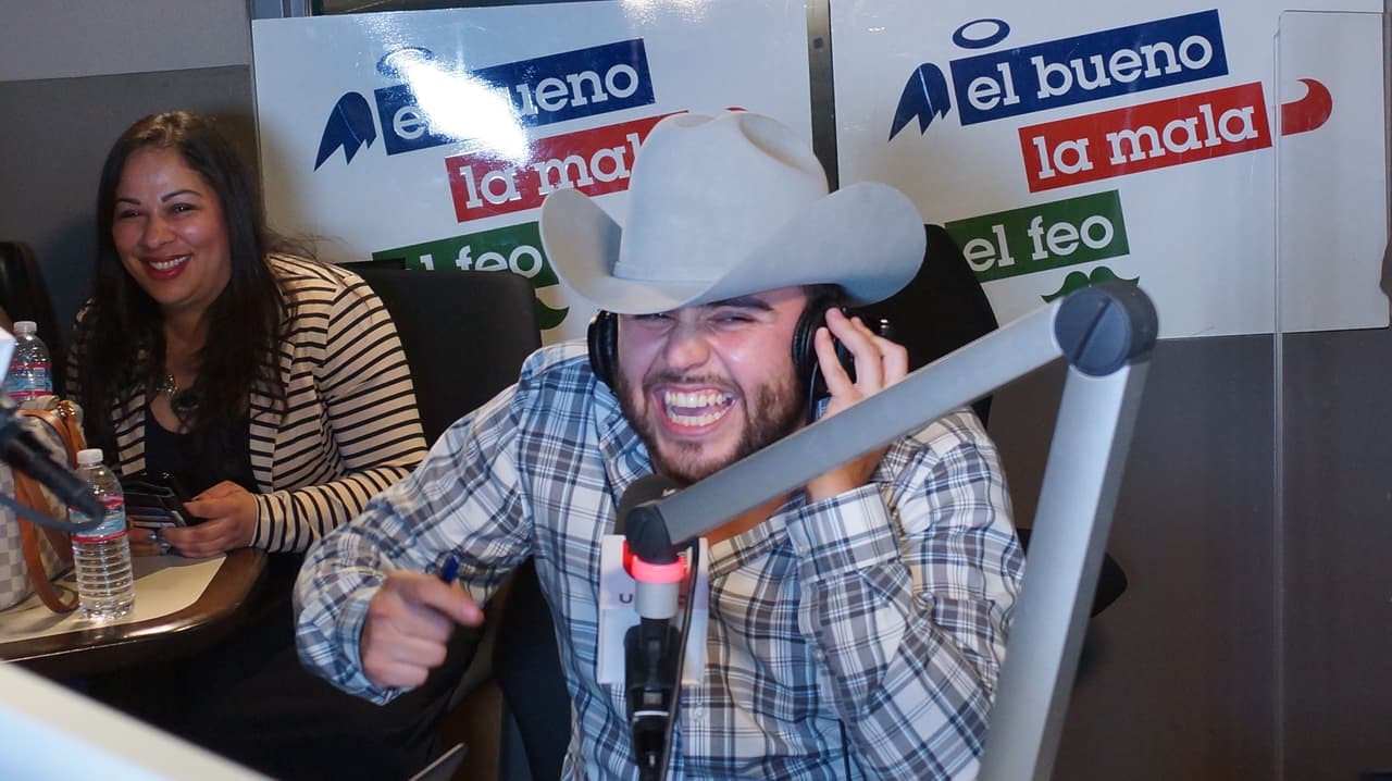 Carla Medrano enamoró a Gerardo Ortiz durante la entrevista del artista con 'El Bueno, La Mala y El Feo'.