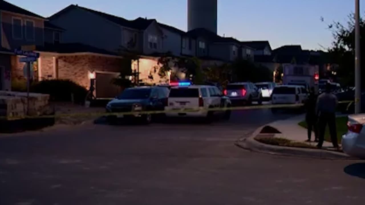 Hallan cuerpo envuelto en plástico y detienen a tres personas en posible homicidio en Bexar