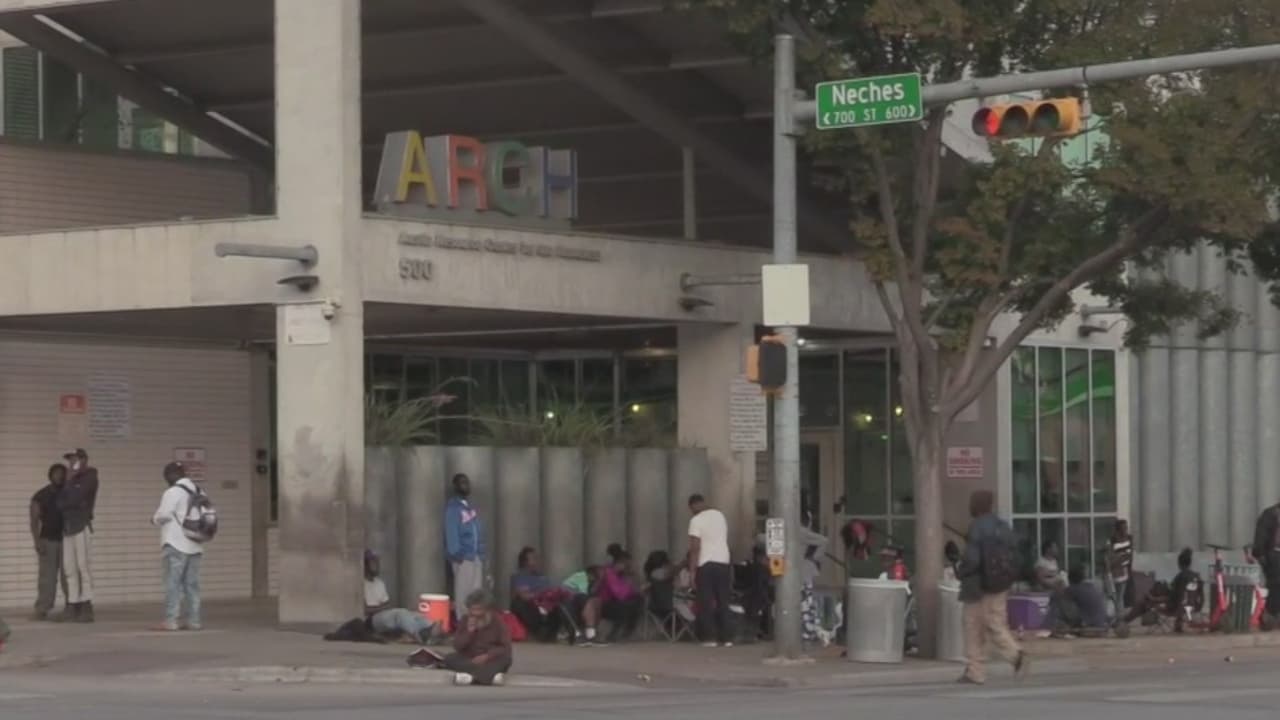 “Ningún consejero nos ha hablado de nuestras opciones”, indigentes reaccionan a desalojos 