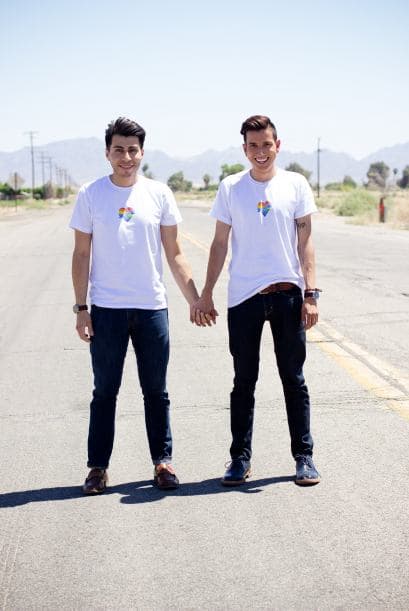 Legalizan matrimonios entre parejas del mismo sexo en Arizona: En octubre, nuestro estado hizo historia al legalizar los matrimonios del mismo sexo y la emisión de licencias matrimoniales para las parejas gay de manera inmediata. Esto se logró luego de que el conservador Fiscal General de Arizona, Tom Horne, aceptara la decisión de una corte federal que revocó la prohibición del estado sobre uniones entre parejas del mismo sexo.