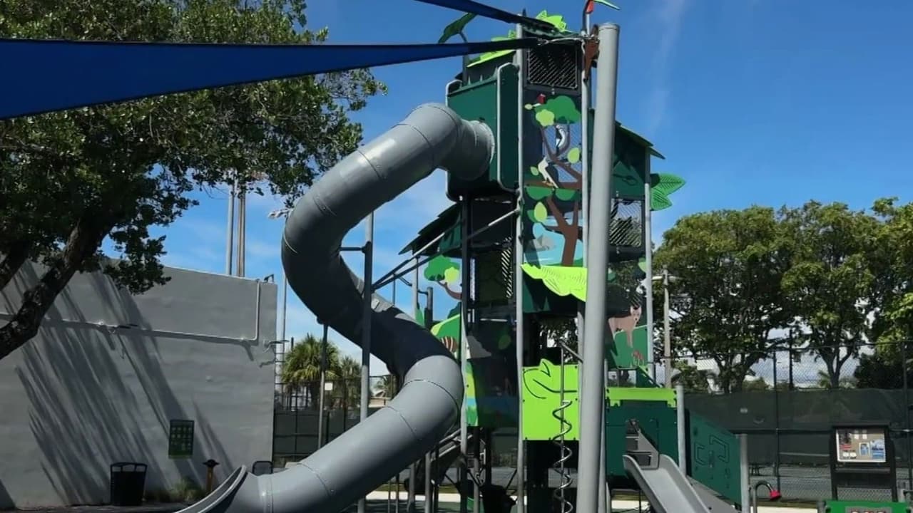 Tragedia en Miami: Lo que se sabe de la muerte de un adolescente hispano hallado en un tobogán de un parque